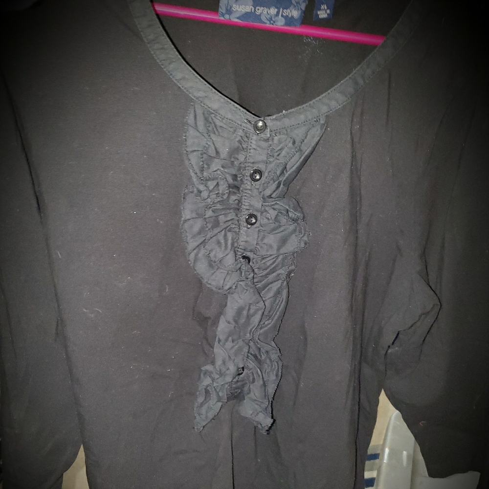 NWOT Susan Graver blouse with ruffle and buttons